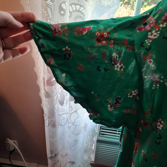Floral Green Blouse Miltocolor Flutter Sleeves Very Feminine By Creation L - Picture 3 of 6